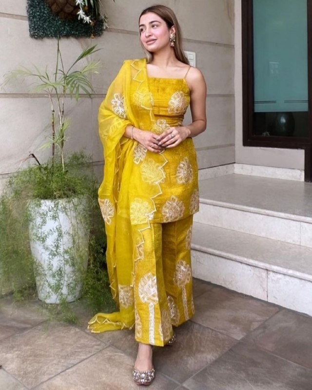 Gorgeou Yellow Chinon Silk Thred Work Plazzo Suit With Dupatta