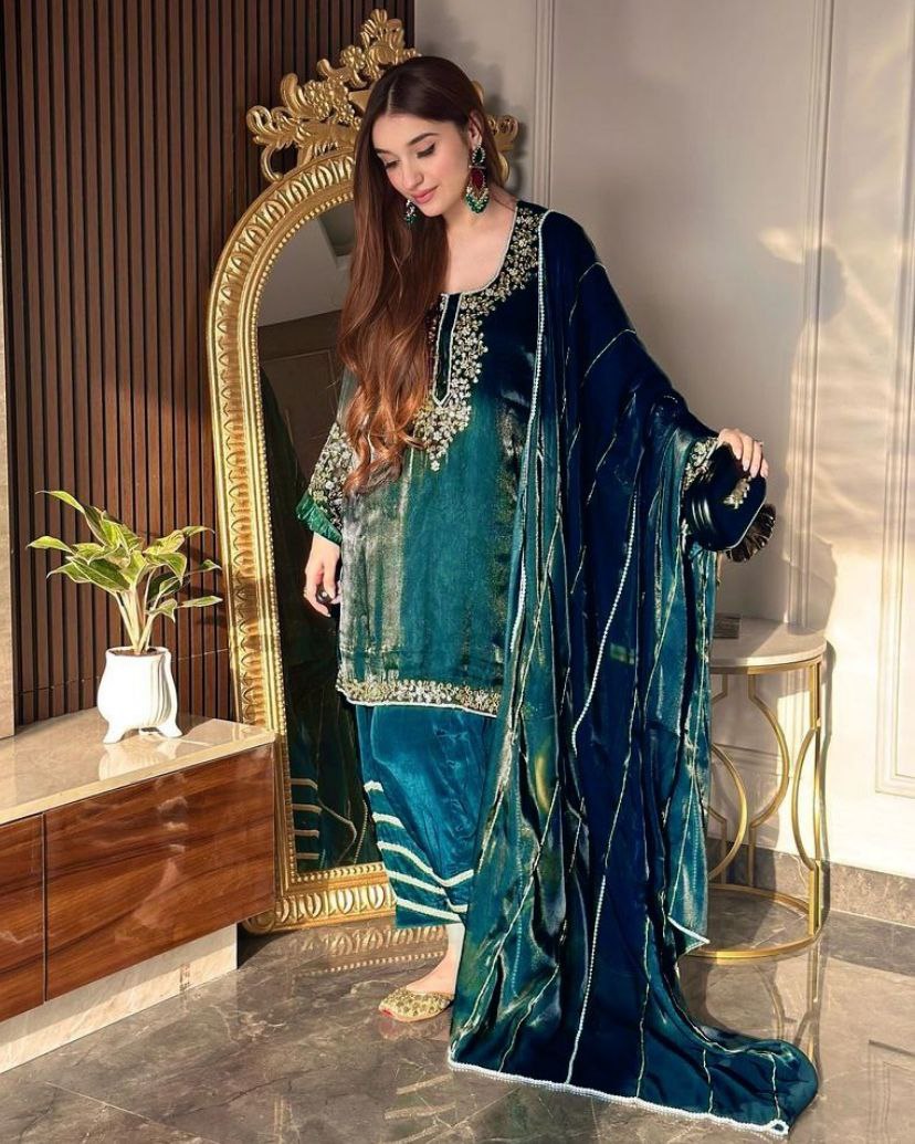 Gorgeous Jimmy Choo With Embroidery Thread Work Salwar Suit With Dupatta